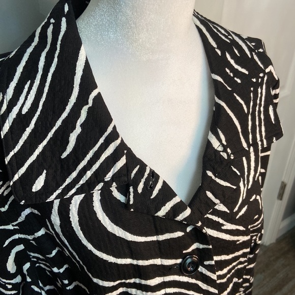 Women’s Requirements black and white jacket - Picture 3 of 6